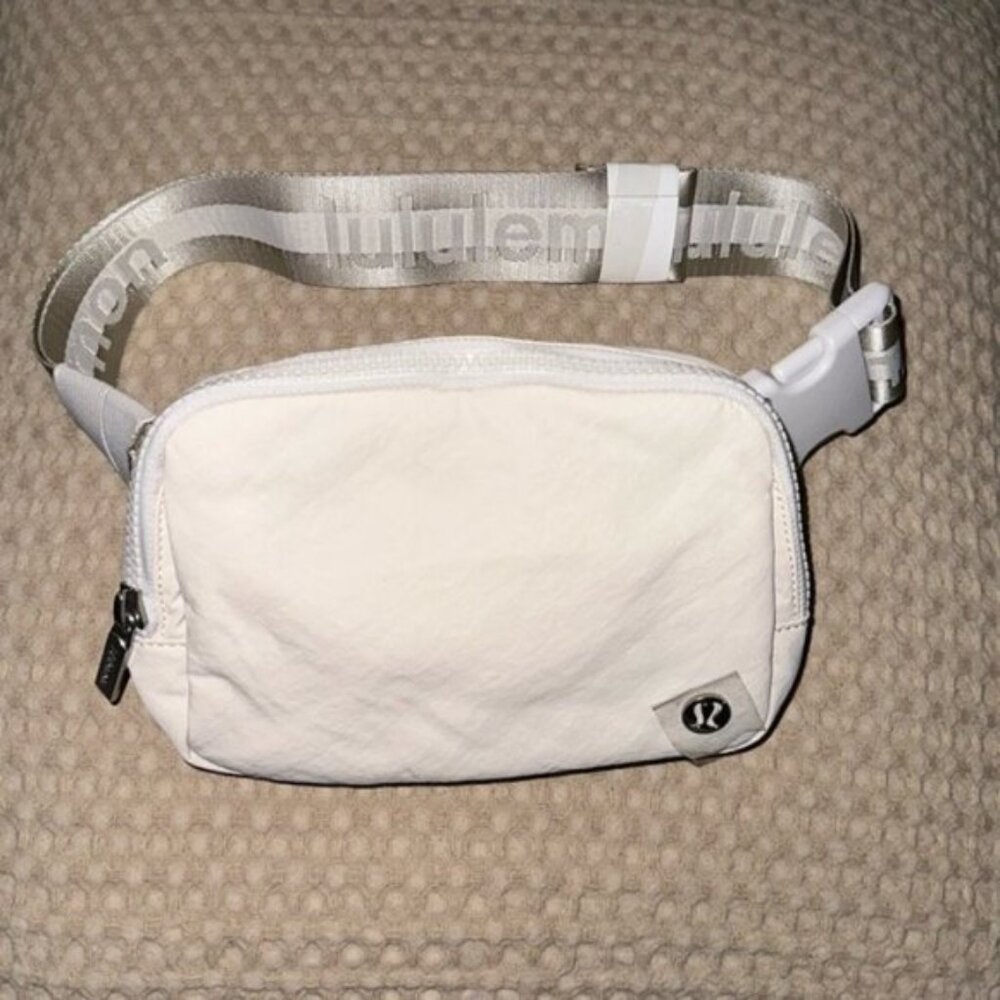 Lululemon Everywhere Belt Bag 1L Wordmark